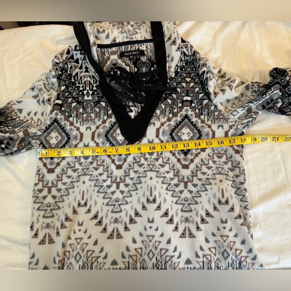 Chic Ellen Tracy Hooded Sweater Dress Black White Cozy Glam - Picture 5 of 5